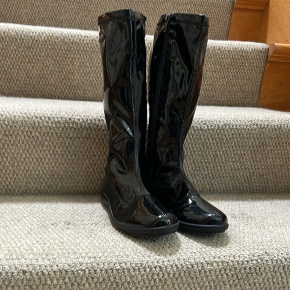 Primigi Black  Faux Leather Boots Glossy Finish - Picture 1 of 10